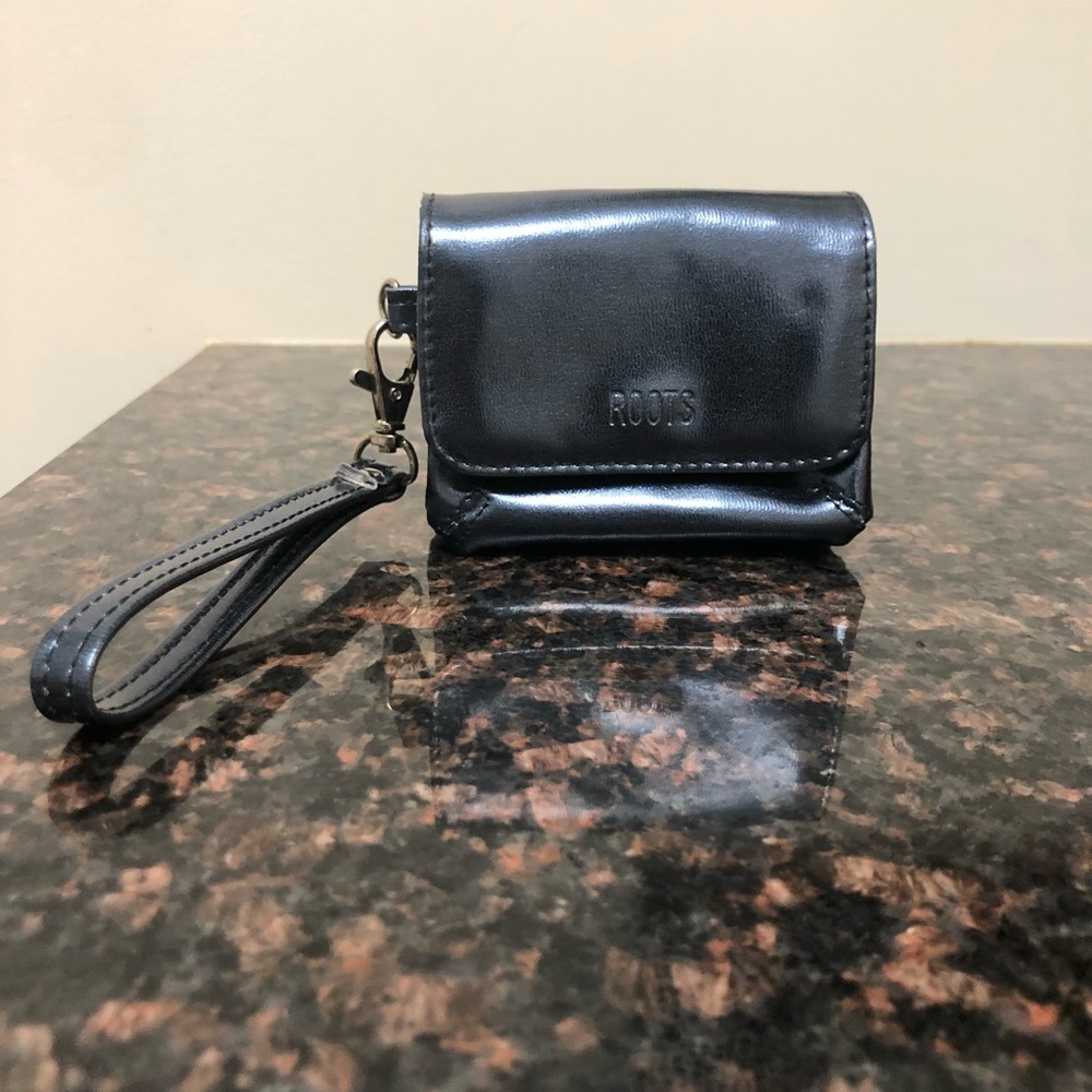 Roots Metallic Navy Wristlet Wallet